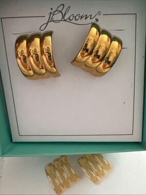 bloom Shiny Gold Ribbed Stainless Steel Earrings